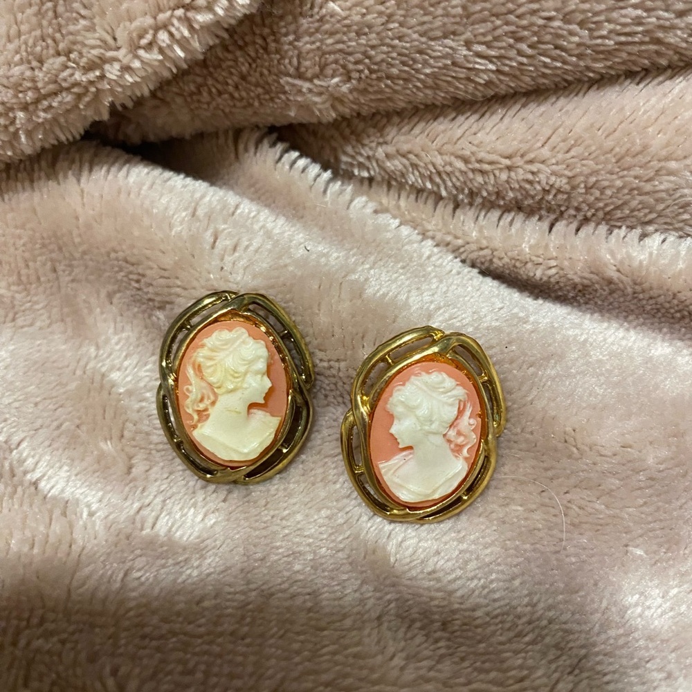 Timeless Gold and Cream Cameo Earrings